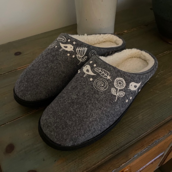 Acorn Shoes - Acorn Womens Gray Talara Slippers Size 6.5 / 7